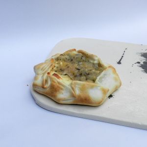 Empanada de queso y cebolla